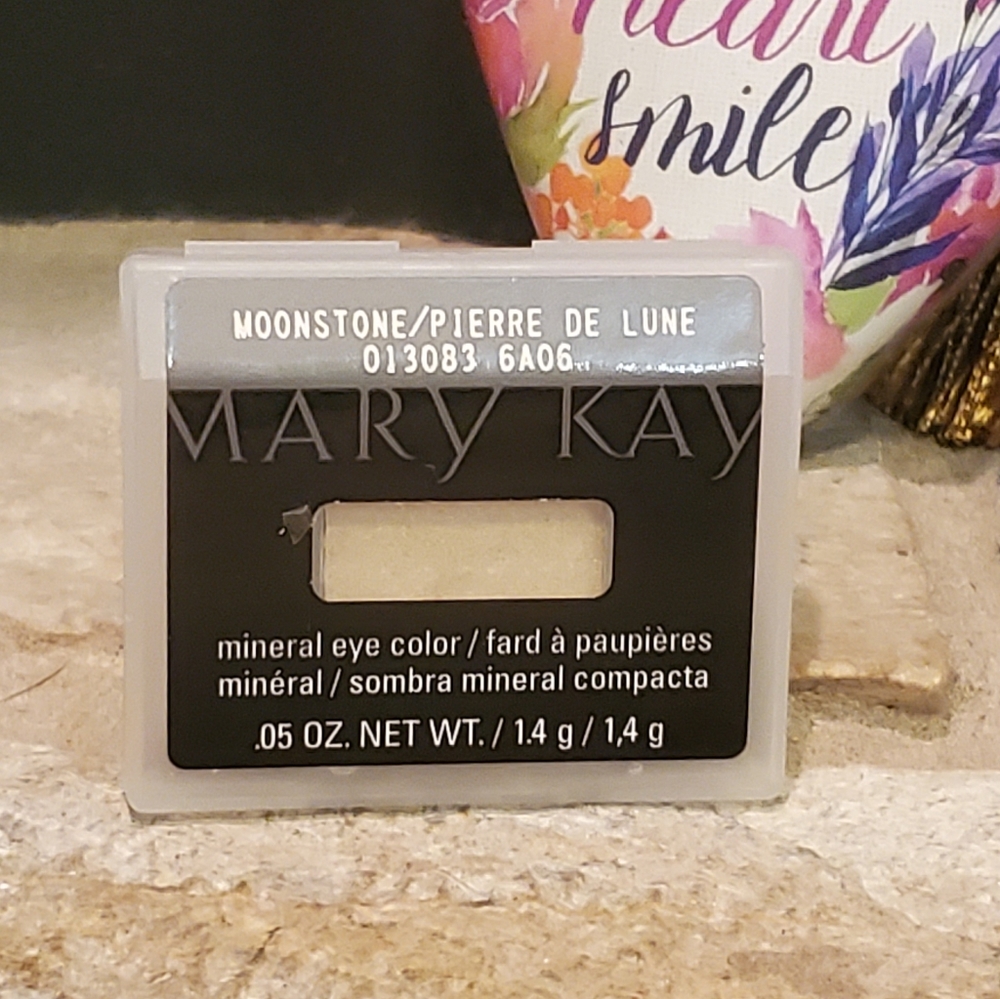*NEW* Mary Kay Mineral Eye Color- Moonstone